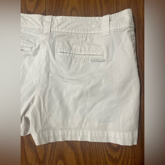 New York & Company Women’s White Shorts – Size 6 - Picture 4 of 7